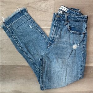 A&F - Curve Love High Rise Mom Jean